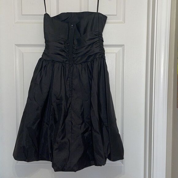 David’s Bridal Black Strapless Bubble Hem Mini Dress - Picture 4 of 6
